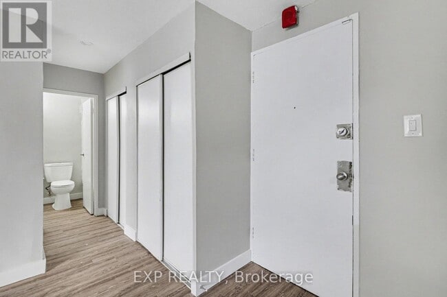 Building Photo - 1435 Morisset Ave