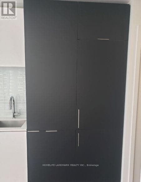 Building Photo - 33 Helendale Ave