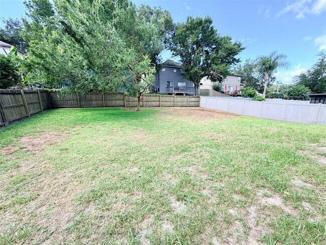 Foto del edificio - 602 Sun Bluff Ln
