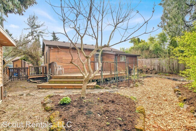 Building Photo - 2 br, 1 bath House - 23 NE Holland St