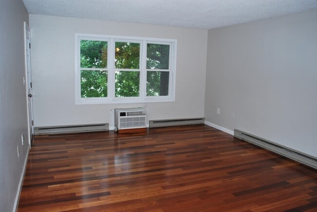 Building Photo - 14 Turnbuckle Ln
