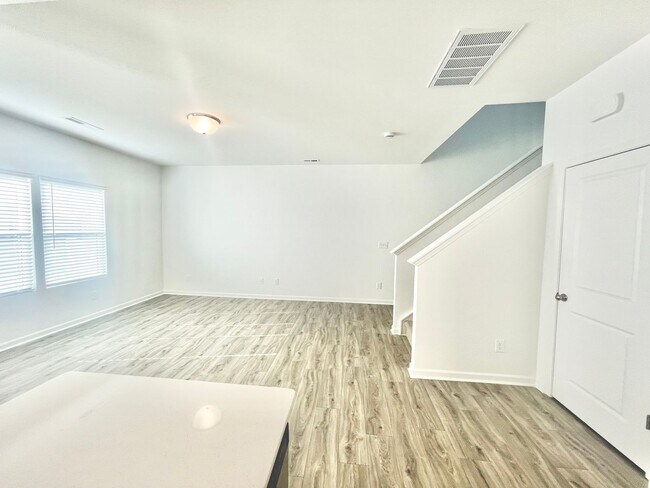 Foto del edificio - 3 br Paired Home minutes from I-77 and I-40 READY MARCH 24TH