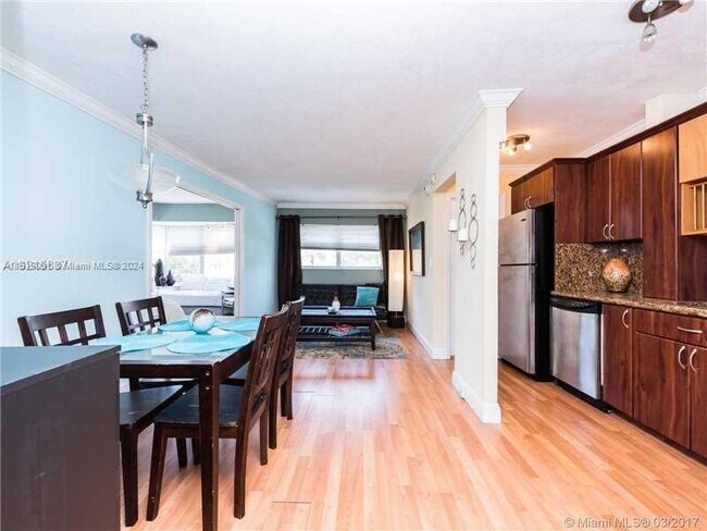 Foto del edificio - 1881 Washington Ave