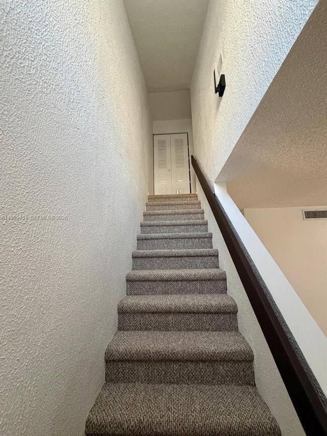 Building Photo - 15832 SW 91st Ct