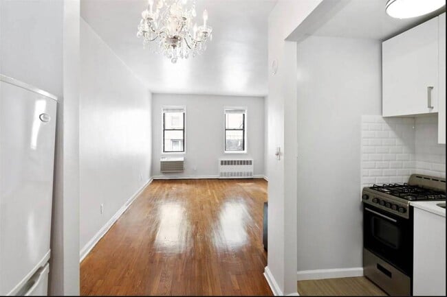 Building Photo - 435 E 85th St