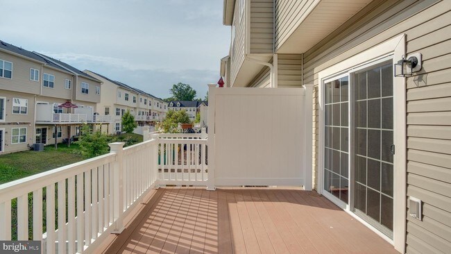 Building Photo - 7561 Stonehouse Run Dr