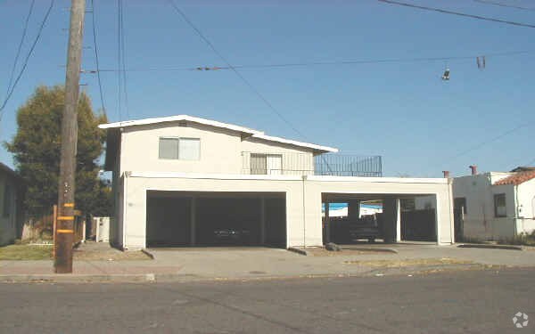 Building Photo - 628 17th St