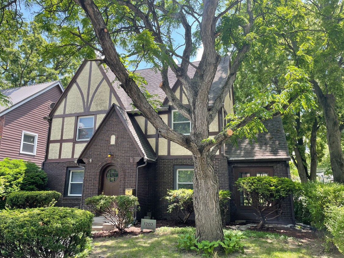 Primary Photo - 1702 Lake Ave