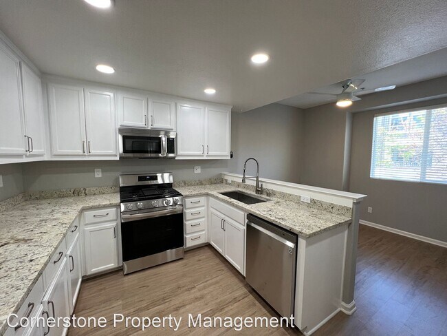 Building Photo - 3 br, 3.5 bath House - 490 White Chapel Ave.