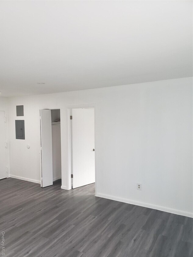 Foto principal - 345 Benham Ave