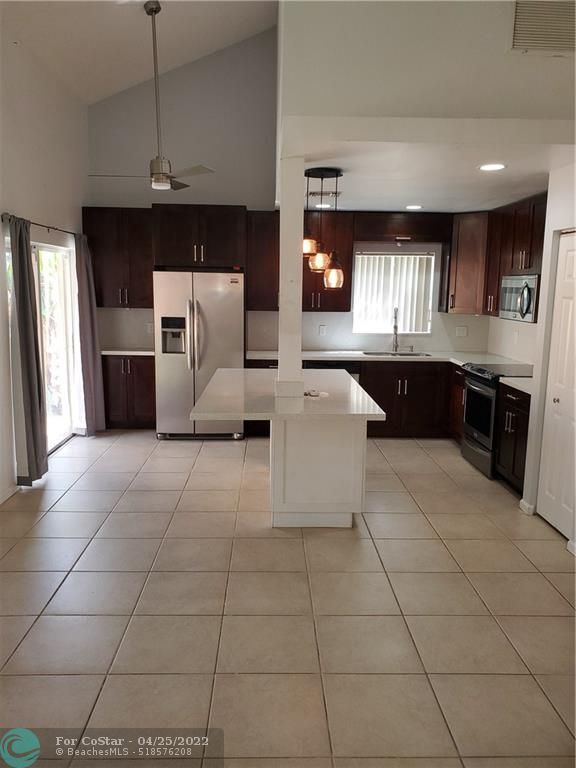 Foto del edificio - 2251 NW 99th Way