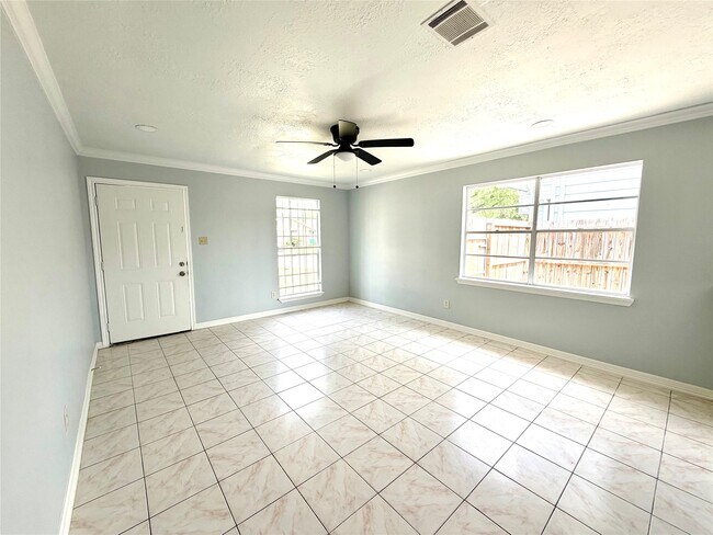 Foto del edificio - 718 Blue Rock Ct