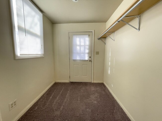 Foto del edificio - 204 N Dill St