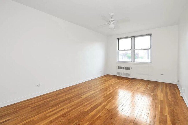 Foto del edificio - 3512 Oxford Ave