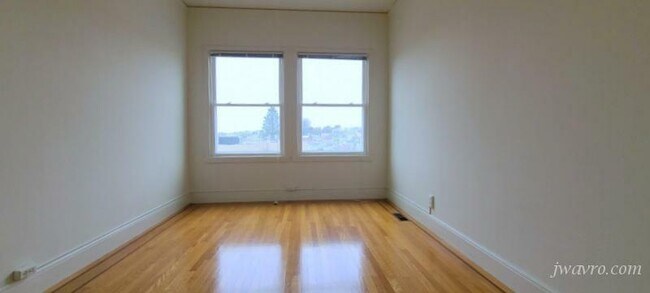 Foto del edificio - 336 Claremont Blvd