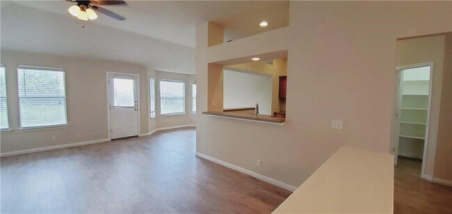 Building Photo - 108 Pond Way