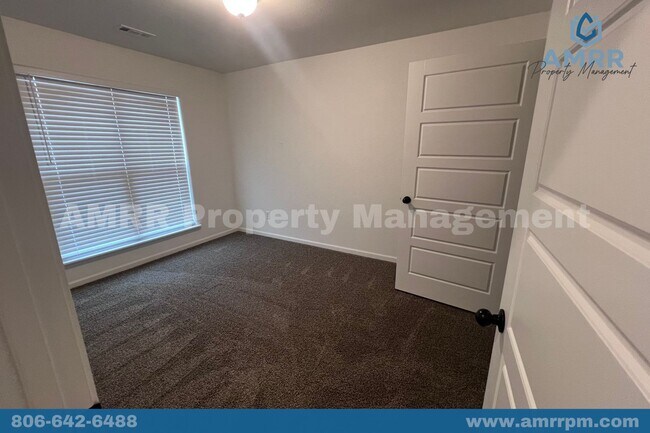 Building Photo - 3 Bedroom Townhome In Carl Junction!
