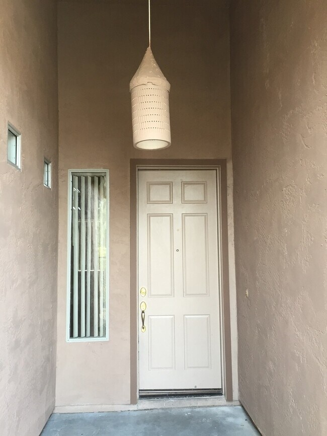 Foto del edificio - 869 E Sheffield Ave