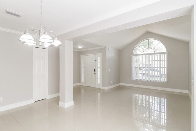 Foto del edificio - 24740 Silversmith Dr