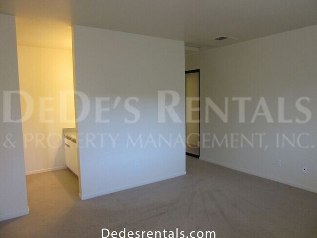 Building Photo - Walkup Condominium in Rincon Valley Community