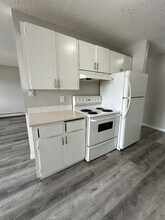 Building Photo - 4507-444 44 Ave
