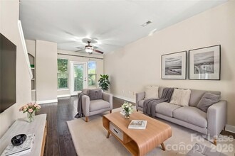 Building Photo - 732 Seigle Point Dr