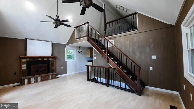 Building Photo - 461 Chipmunk Trail Ln