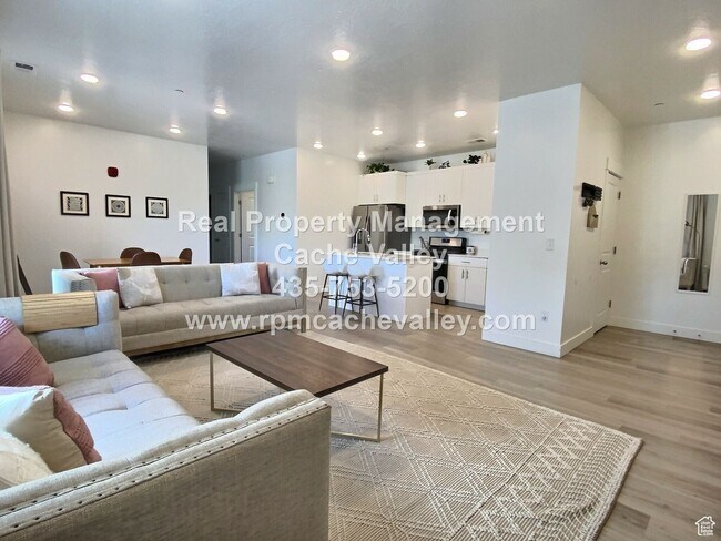 Building Photo - 139 E 550 N