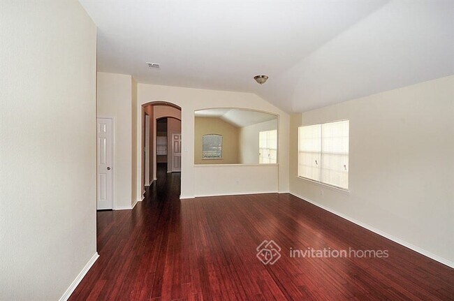 Building Photo - 1332 Carriage Ln