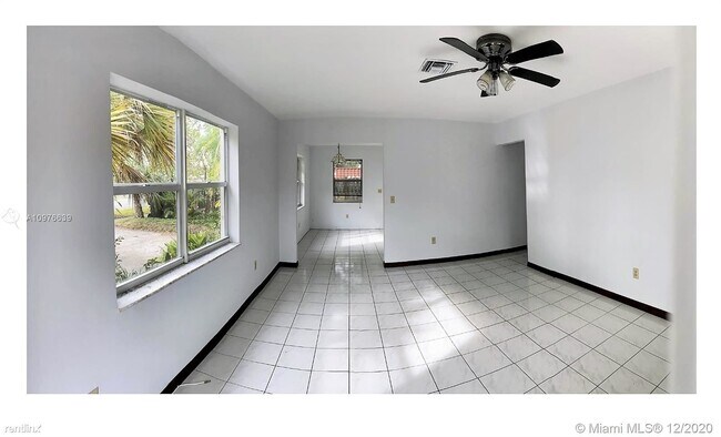 Building Photo - 2 br, 1 bath House - 30 SE 5th St