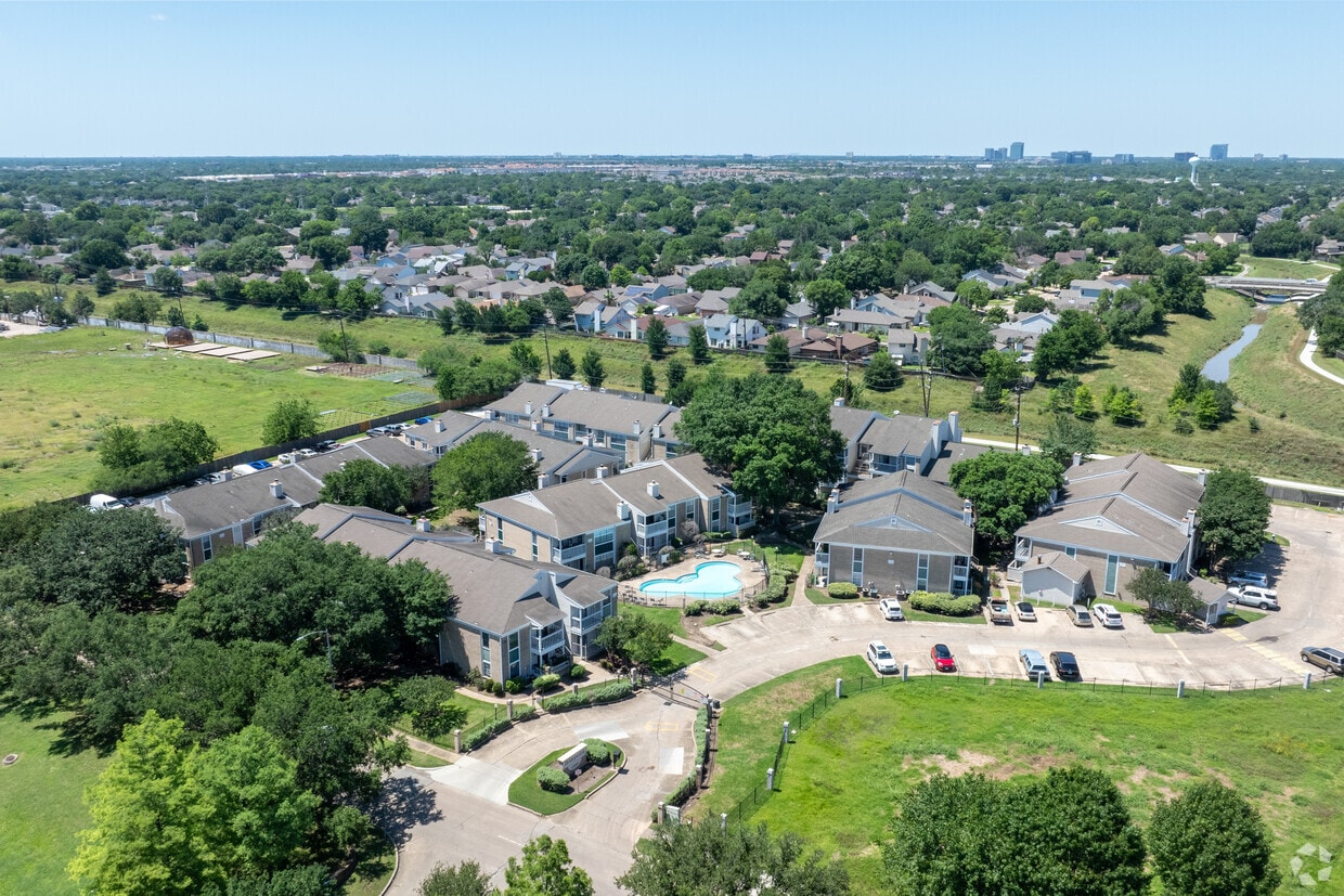 12660 Ashford Point Dr - Briarpoint Condominiums