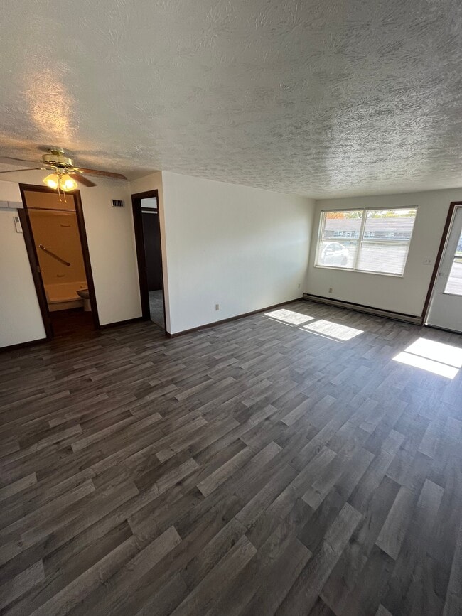 Building Photo - ROYAL OAKS APARTMENTS