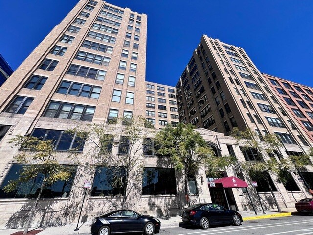 Building Photo - 728 W Jackson Blvd