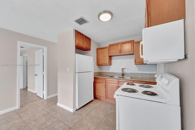 Building Photo - 2610 Riverland Dr