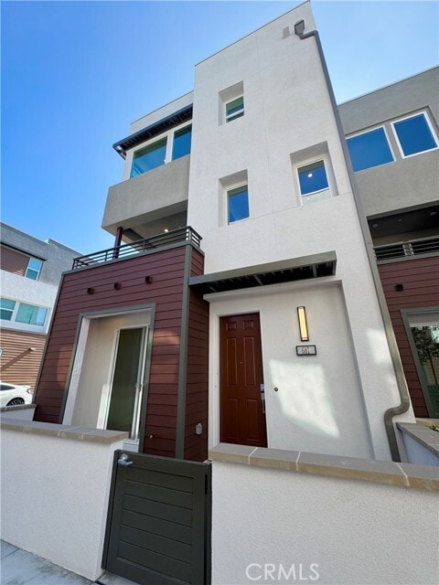 Building Photo - 661 S Lyon St