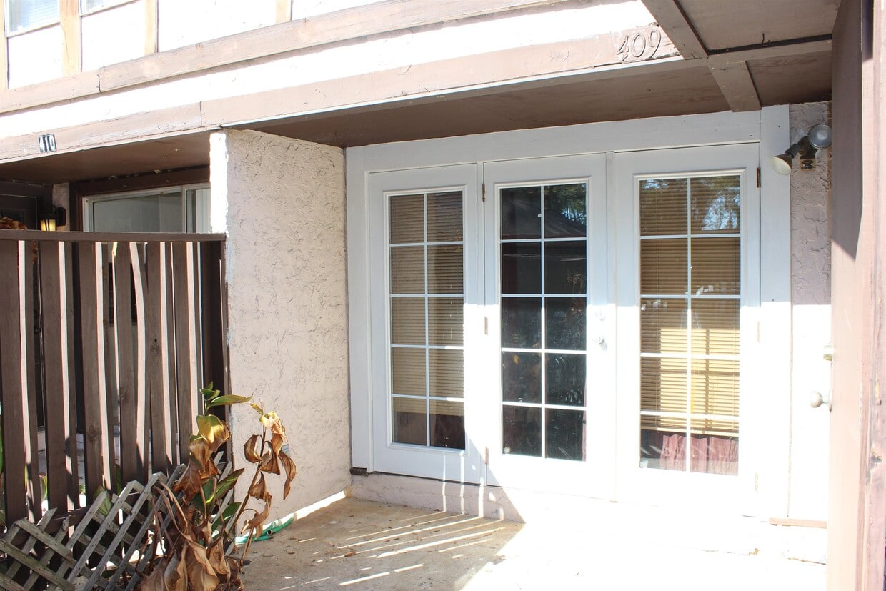 Primary Photo - 409 Westwood Dr