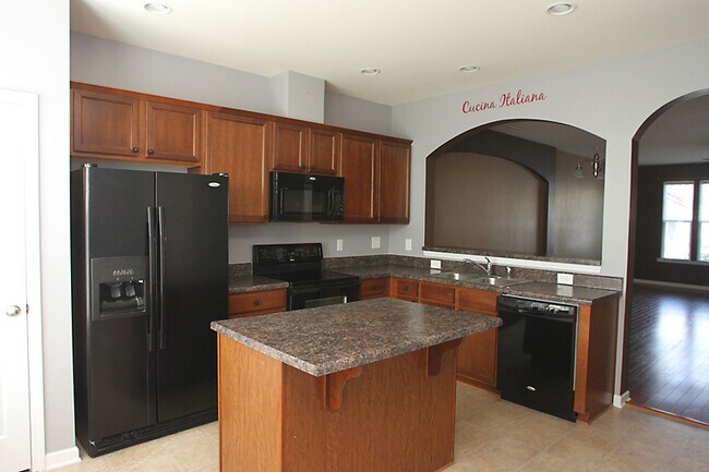 Foto del edificio - Beautiful Two Bedroom Townhome in Convenie...