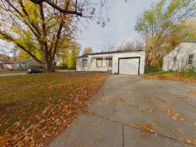 Building Photo - 3 Bedroom Home