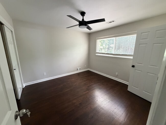Building Photo - 3255 Columbia Woods Dr