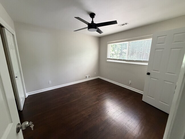 Foto del edificio - 3255 Columbia Woods Dr