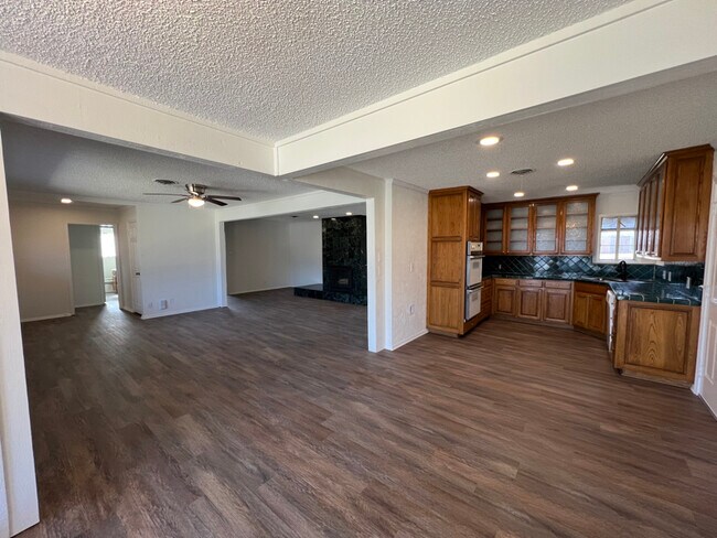 Building Photo - 817 Wade Dr