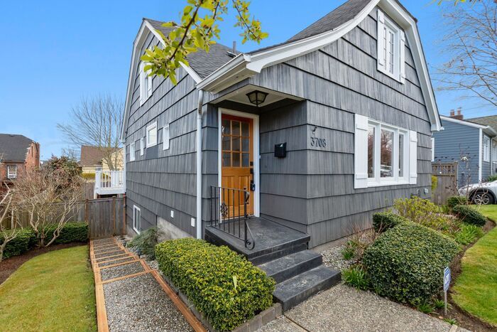 Primary Photo - Classic Belvidere Craftsman w/ Air Conditi...