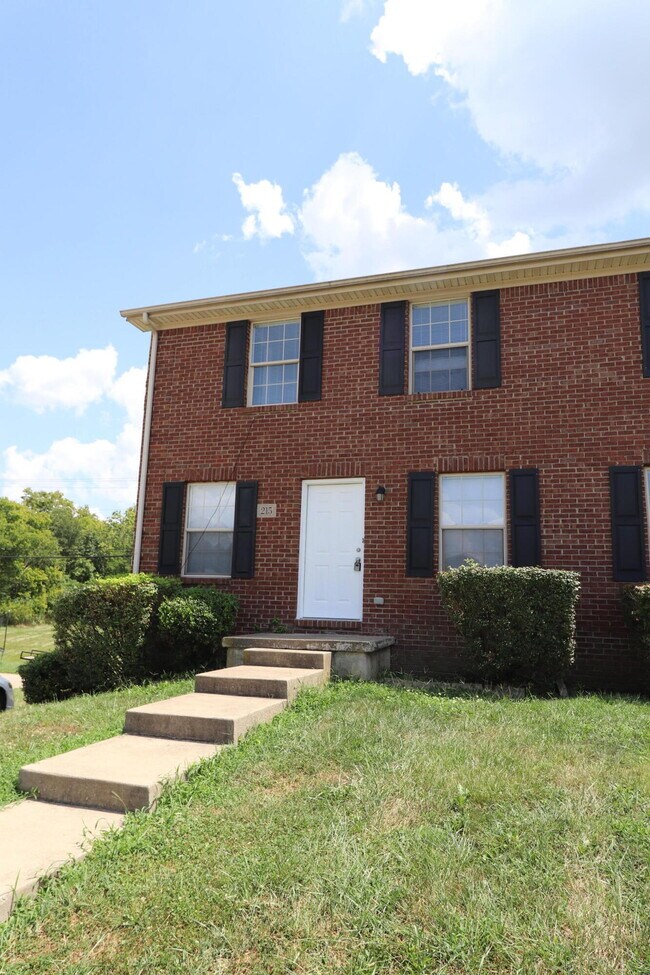 Foto del edificio - 215 Elkchester Cir