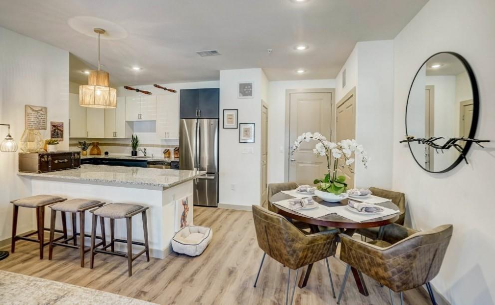 Foto principal - 18210 Park Row Dr