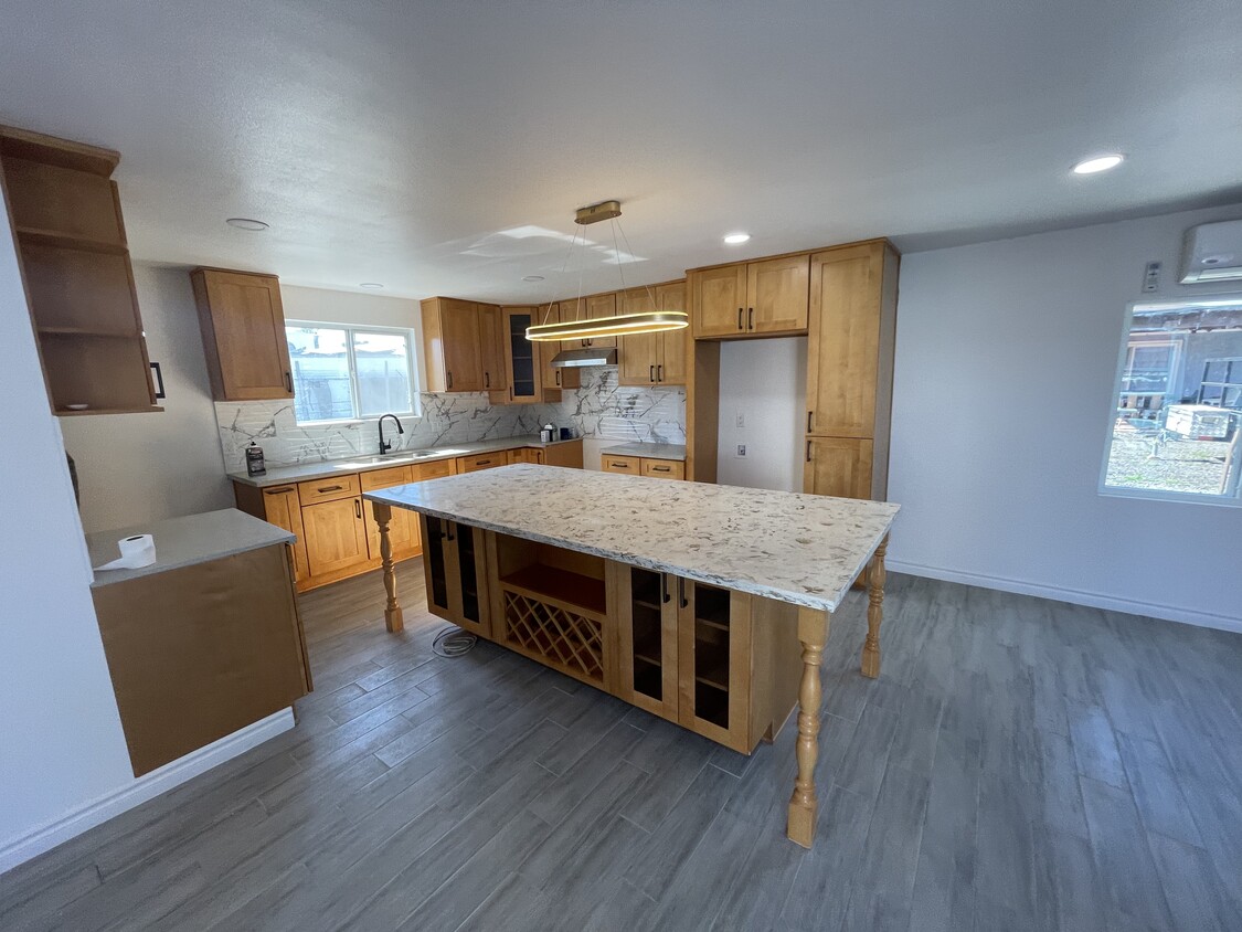 Kitchen - 8439 Mulberry Ave