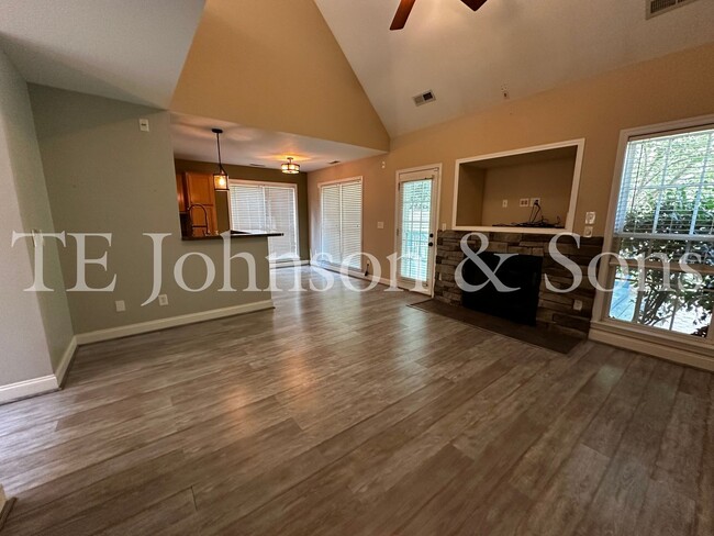 Building Photo - 1142 Folkstone Ridge Ln
