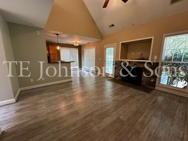 Foto del edificio - 1142 Folkstone Ridge Ln
