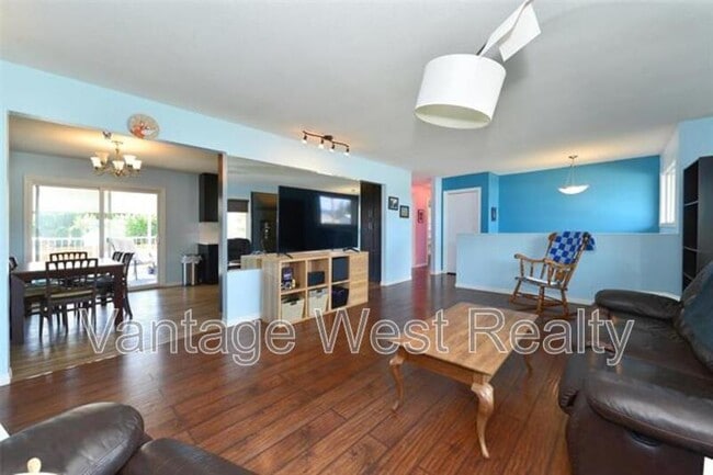 Building Photo - 735 Belgo Rd