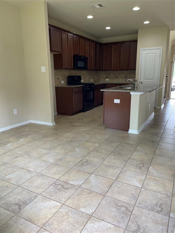 Building Photo - 9408 Savannah Holly Dr