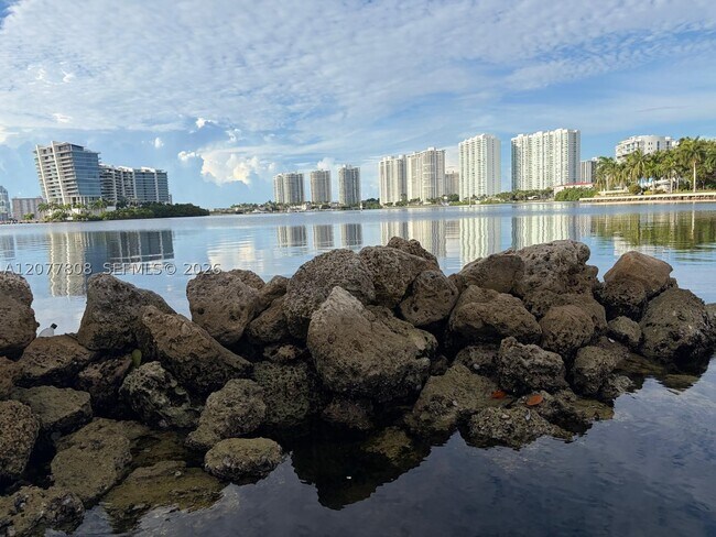 Foto del edificio - 3530 Mystic Pointe Dr